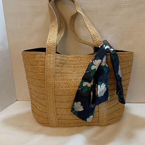 Draper James straw handbag with floral scarf - Picture 3 of 11